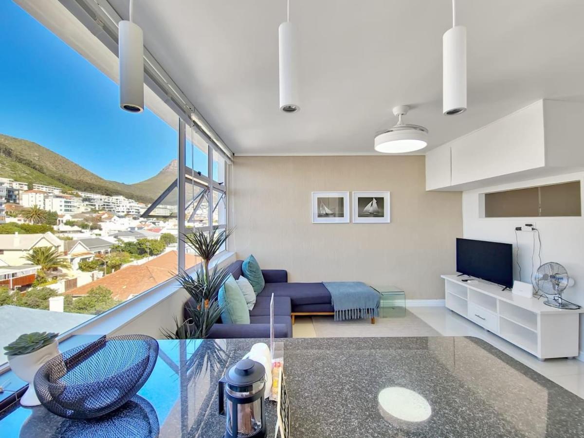 Secure Sea Point With Mountain Views Apartment