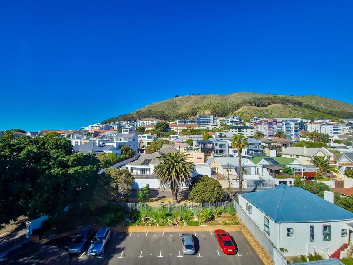 Secure Sea Point With Mountain Views Apartment Cape Town