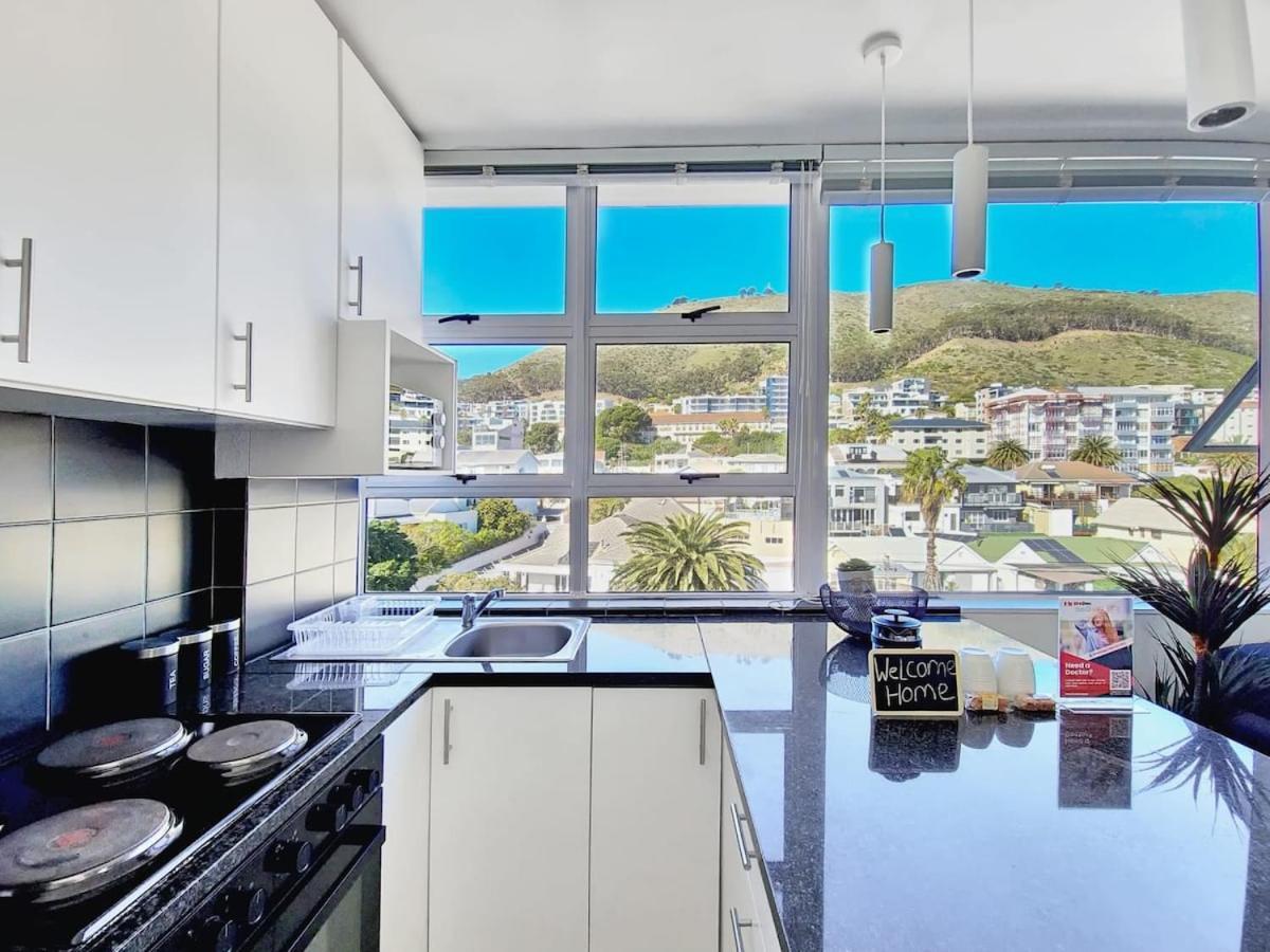 Secure Sea Point With Mountain Views Cape Town