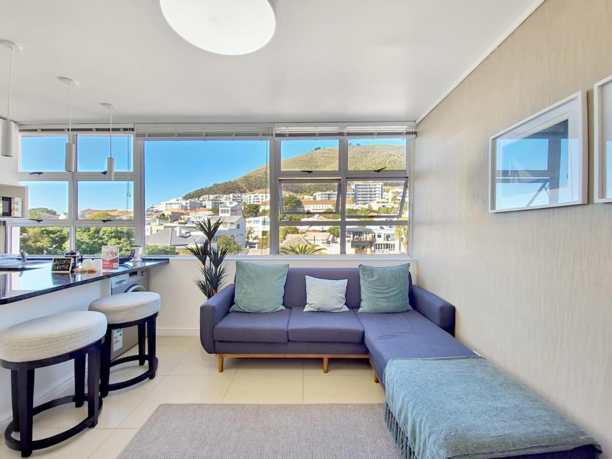 Secure Sea Point With Mountain Views Apartment *